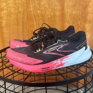 Brooks Women's Athletic Shoes - Black and Pink